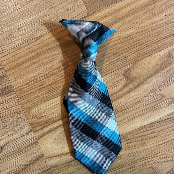 Lots of 14 clip on baby ties. These are not toddler size. - Picture 4 of 16